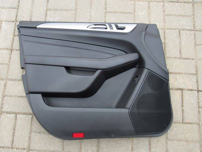 обшивка двери передняя левая Mercedes-Benz M-Класс W166 2015