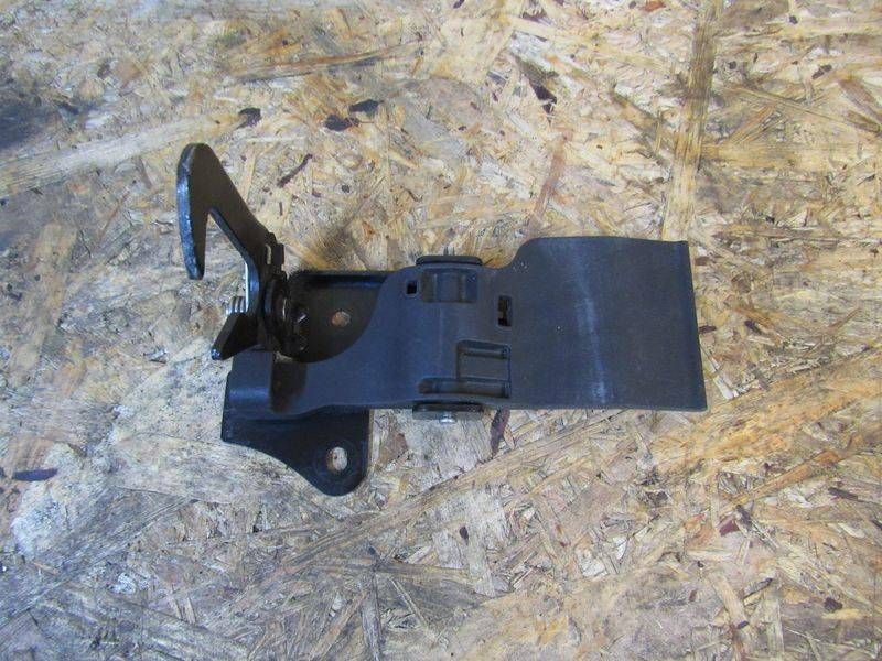 захватный крюк капота Audi A8 D4/4H 2011, 4H0823485C