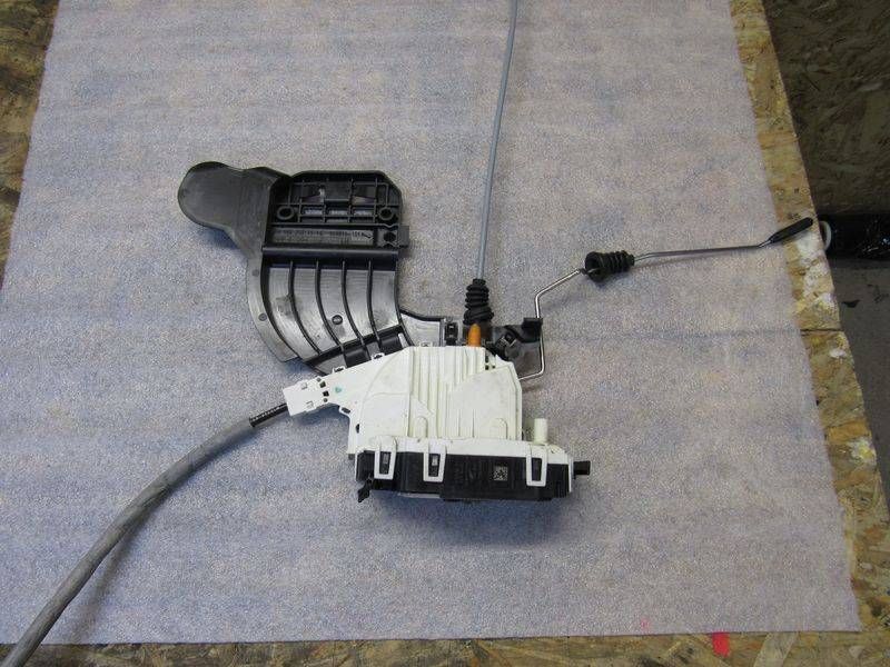 замок двери задней левой Mercedes-Benz M-Класс W166 2013, 2047302735