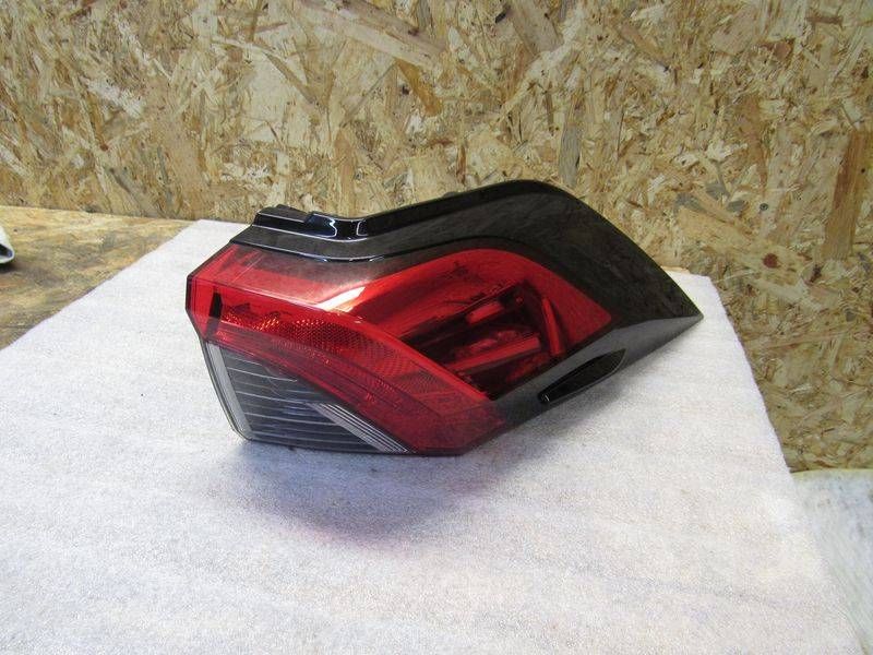 фонарь задний правый Toyota RAV4 5 поколение (XA50) 2020, 81550-42230