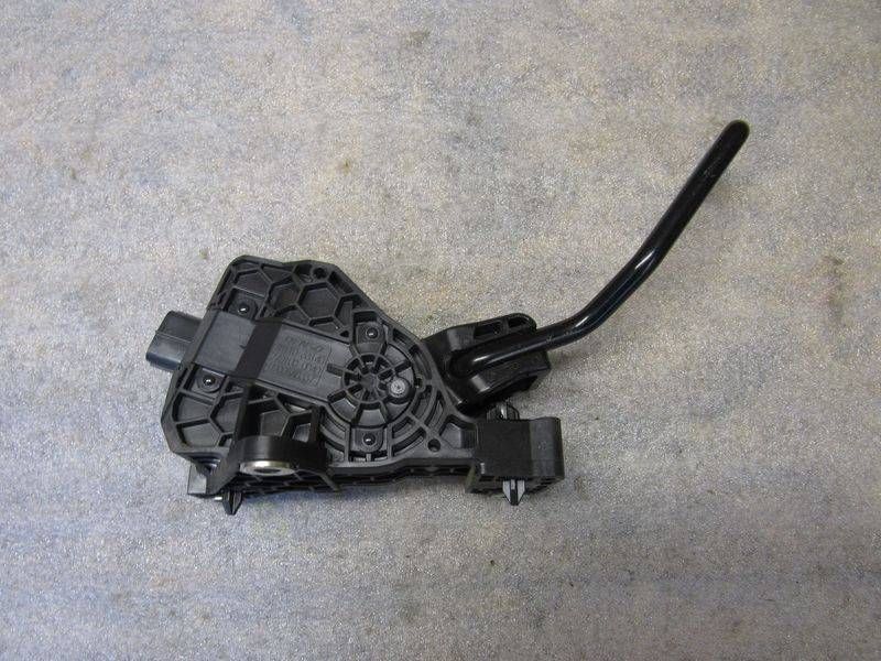 педаль Toyota RAV4 5 поколение (XA50) 2020, 7811033140