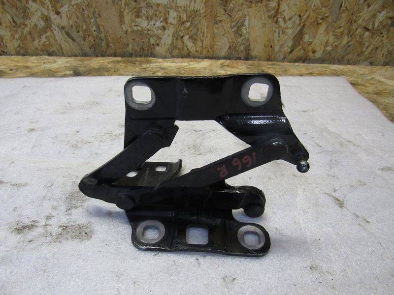 петля капота правая Mercedes-Benz M-Класс W166 2012, 3.0 л., дизель, A1668800128