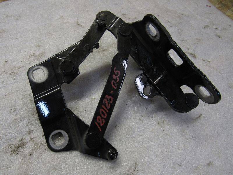 петля капота левая Mercedes-Benz M-Класс W166 2012, 3.0 л., дизель, 1668800028