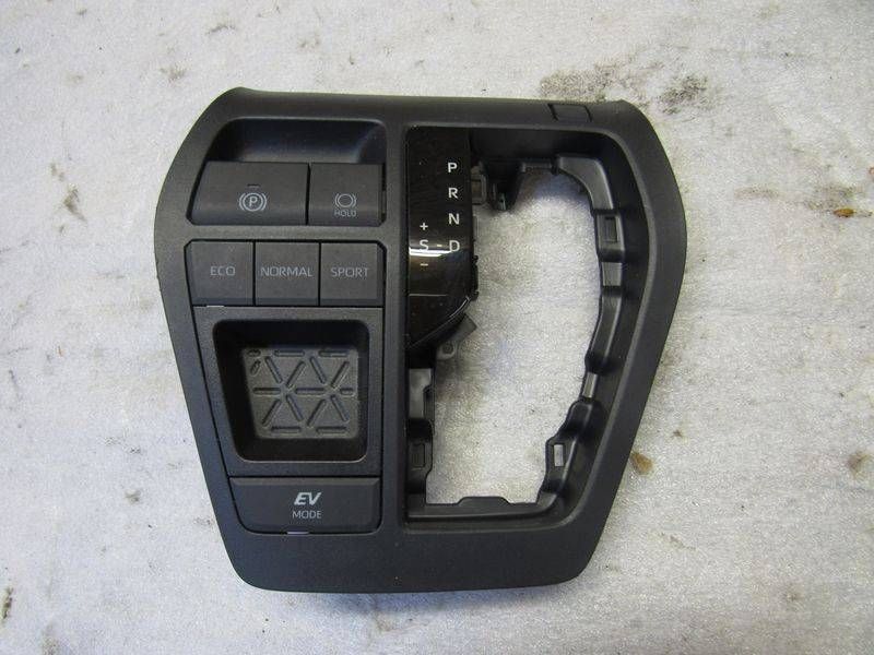 кнопка (выключатель) Toyota RAV4 5 поколение (XA50) 2020, 2.5 л., гибрид, 58804-42460