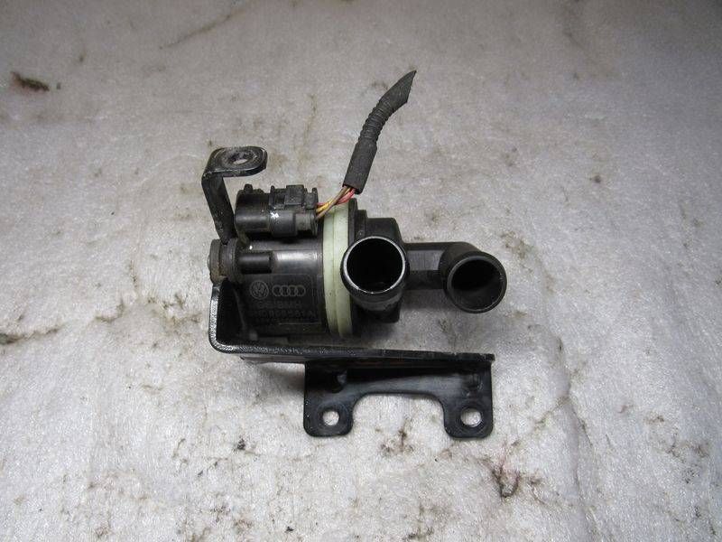 насос антифриза дополнительный Volkswagen Passat B7 2012, 2.0 л., дизель, 5N0965561A
