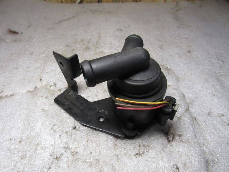 насос антифриза дополнительный Volkswagen Amarok 1 поколение 2H 2012, 2.0 л., дизель, 03L965561A