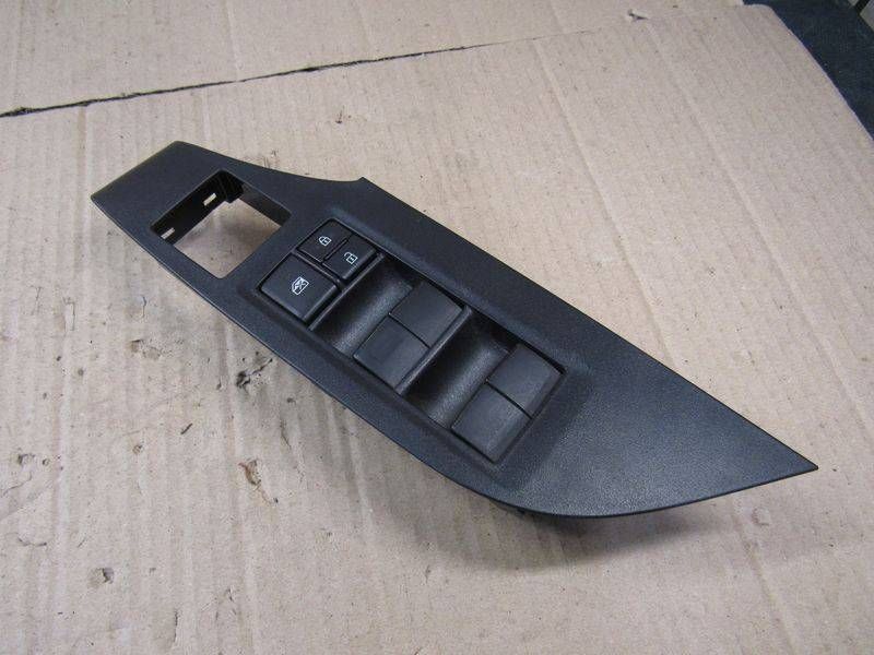 кнопка стеклоподъемника двери передней левой Toyota RAV4 5 поколение (XA50) 2020, 2.5 л., гибрид, 84040-42020