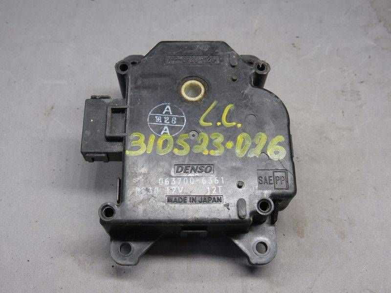 моторчик заслонки печки Toyota Land Cruiser 10 поколение J100 [рестайлинг] 2004, 063700-6361