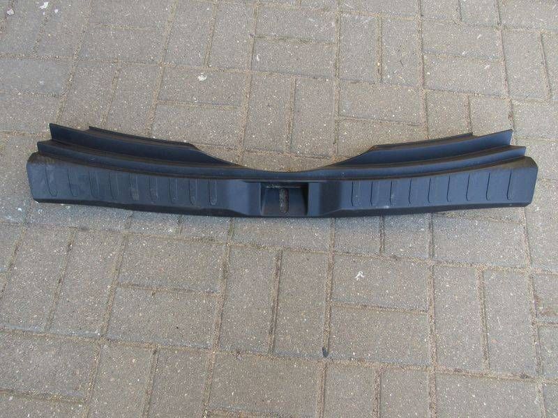 накладка внутренняя на заднюю панель кузова Toyota RAV4 5 поколение (XA50) 2021, 2.5 л., гибрид, 58387-42090