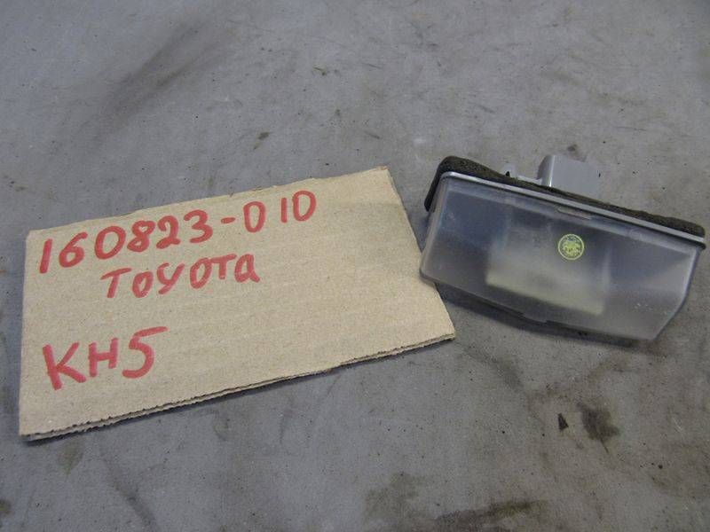 подсветка номера Toyota RAV4 5 поколение (XA50) 2019