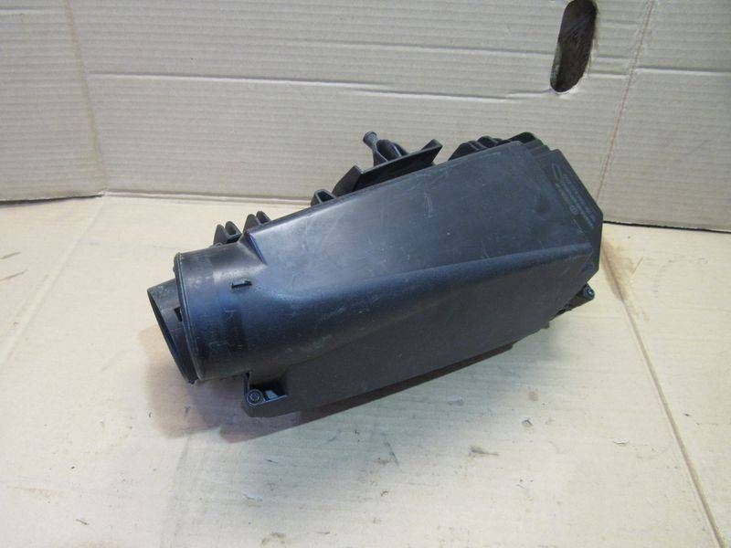 корпус воздушного фильтра Mercedes-Benz C-Класс W204/S204 2008, 1.8 л., бензин, 2710901601