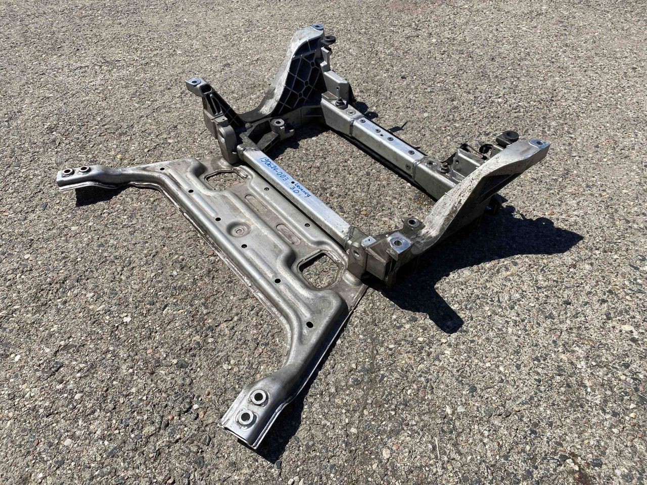 балка подвески передняя (подрамник) Maserati Levante 1 поколение 2018, 3.0 л., бензин, 670034763