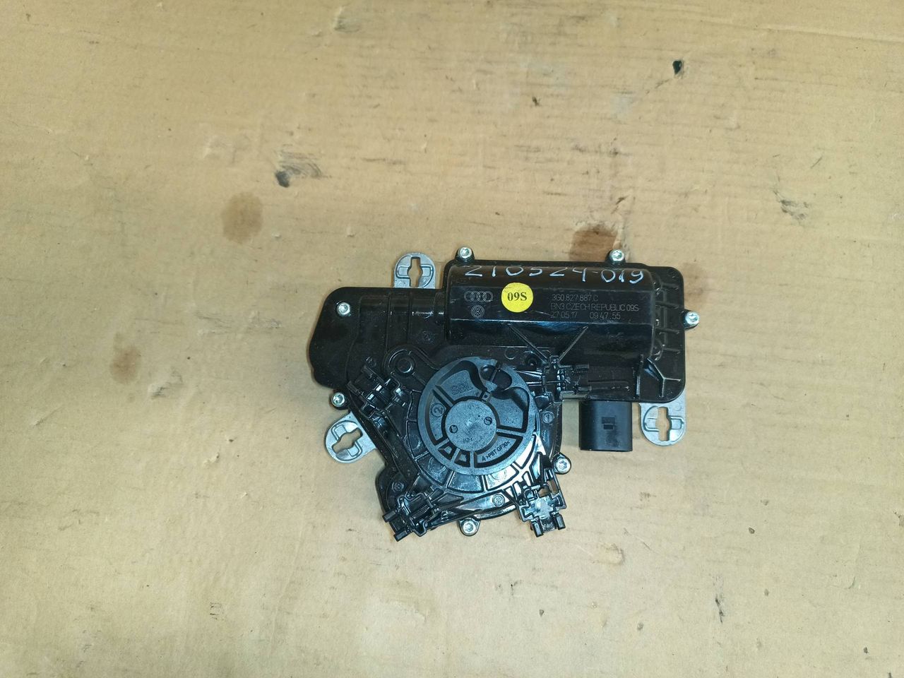 сервопривод доводчика двери Volkswagen Tiguan 2 поколение 2018, 3G0827887C