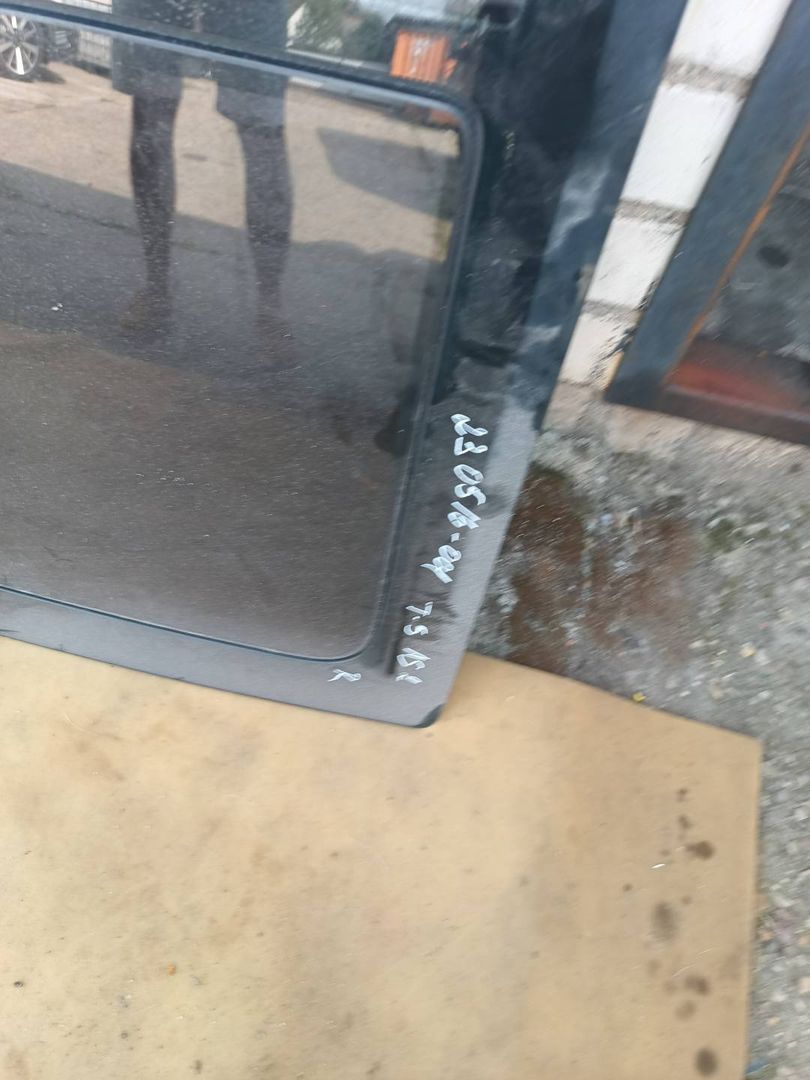 стекло кузовное боковое правое Volkswagen Multivan T6 2015, 2.0 л., дизель