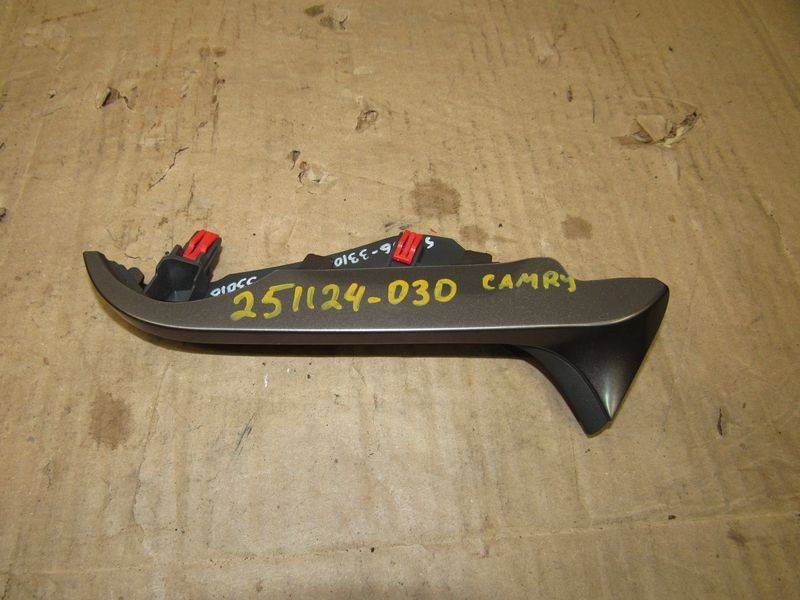 накладка на торпедо (консоль) Toyota Camry 9 поколение XV70 2022, 2.5 л., гибрид, 55436-33100