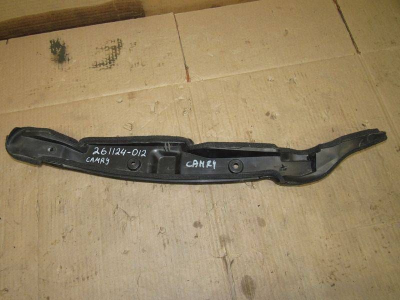 пыльник переднего крыла Toyota Camry 9 поколение XV70 2022, 2.5 л., гибрид, 53882-33070