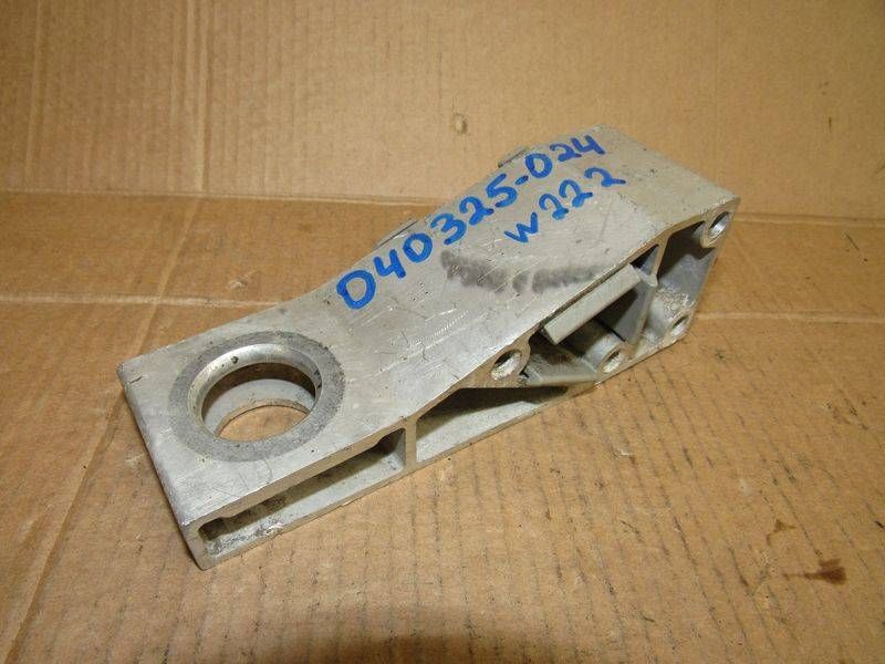 Кронштейн балки Mercedes-Benz S-Класс W222/C217/A217 2014, 2226261331