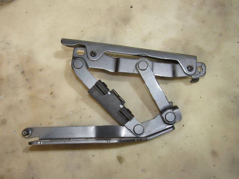 петля капота левая Mercedes-Benz GLE V167 2021, 2.0 л., дизель, A1678803500