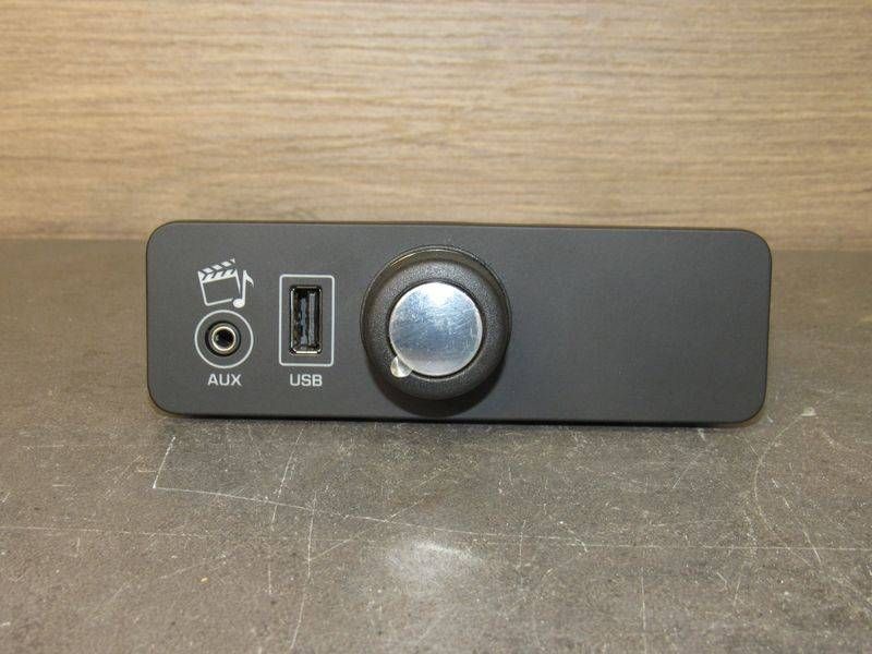 разъем AUX / USB Land Rover Range Rover 4 поколение 2016, CPLA-19C166-CB