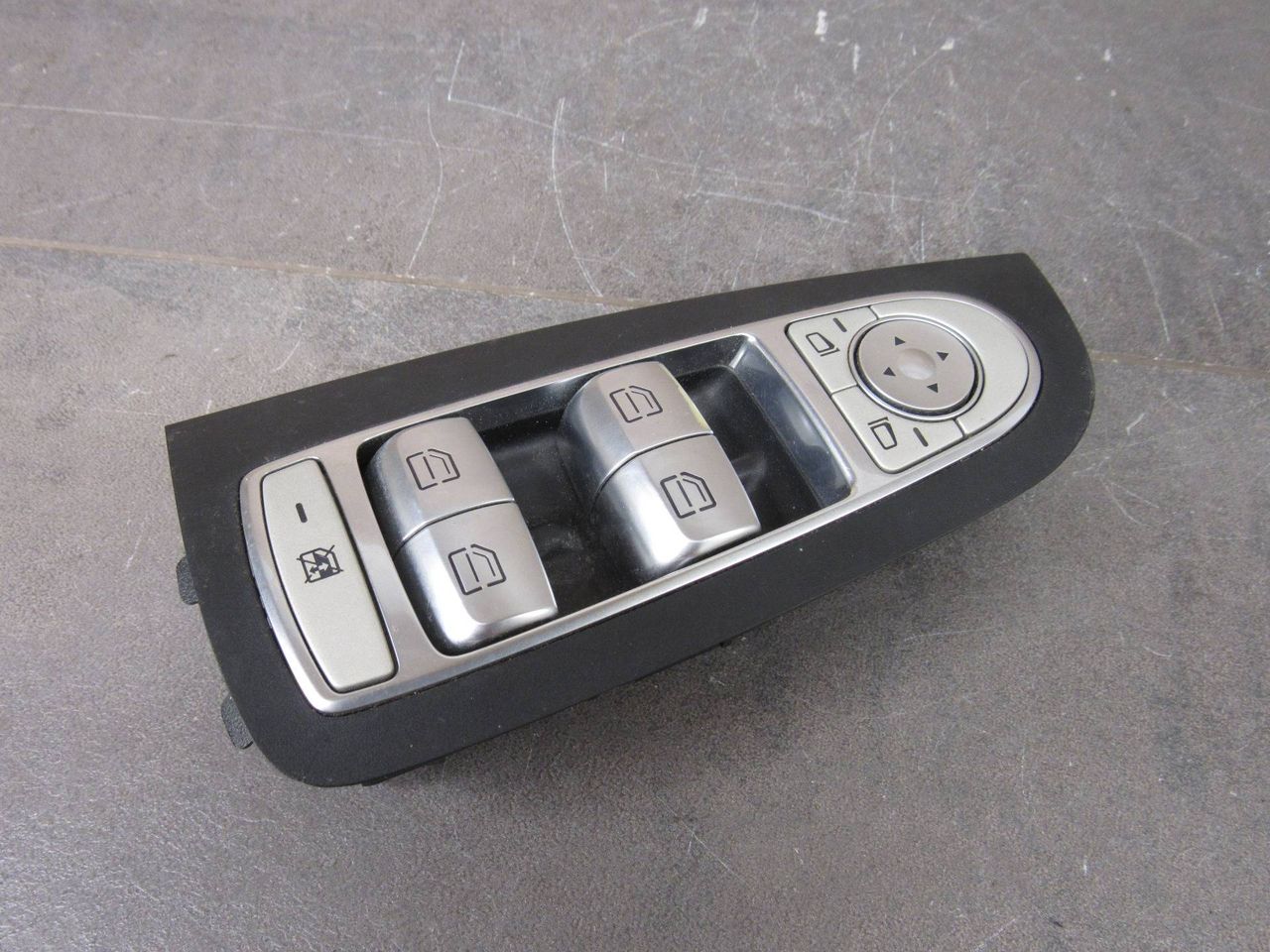 кнопка стеклоподъемника двери передней левой Mercedes-Benz C-Класс W205/S205/C205 2016, A2139050000