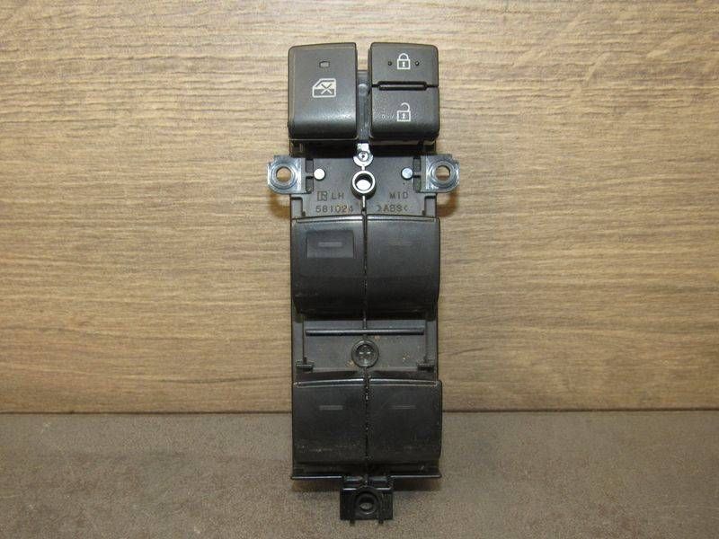 кнопка стеклоподъемника двери передней левой Toyota Tundra 3 поколение XK70 2024, 3.5 л., бензин