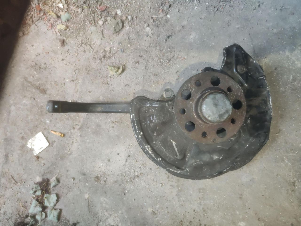 кулак поворотный левый Mercedes-Benz E-Класс W211/S211 S211 2003, 3.2 л., дизель, АКПП, синий, универсал - фото №1