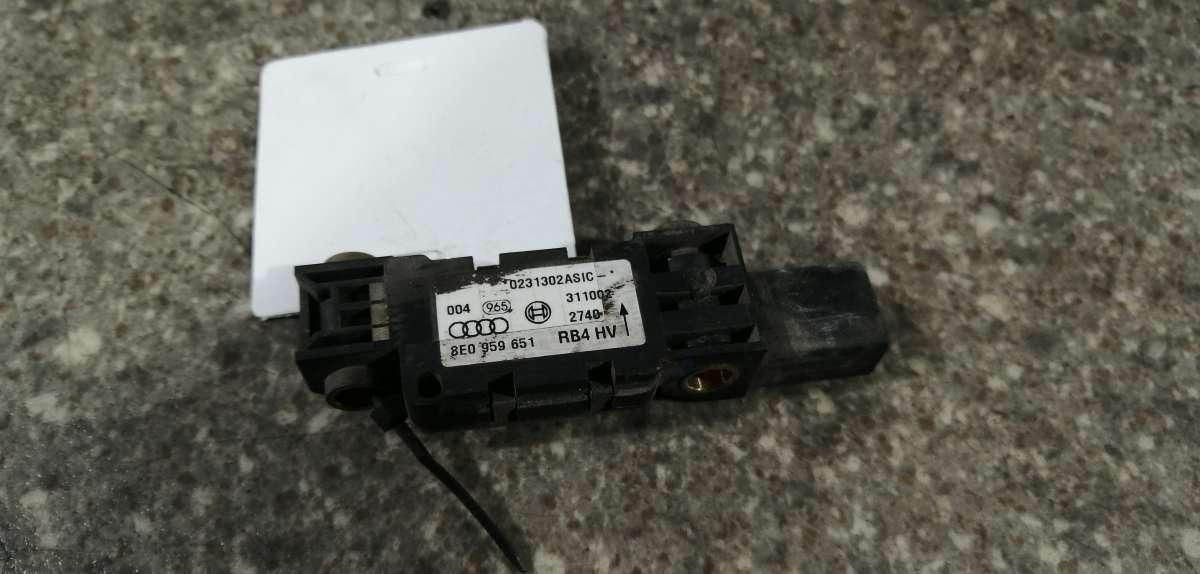 датчик удара Audi A4 B6 2002 - фото №1