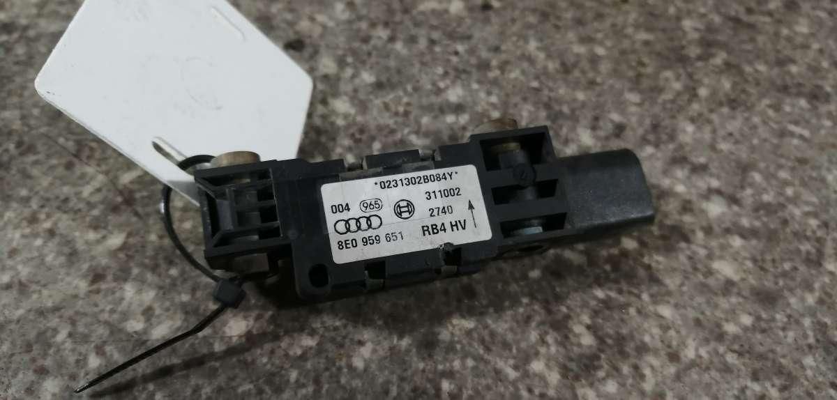 датчик удара Audi A4 B6 2002 - фото №1
