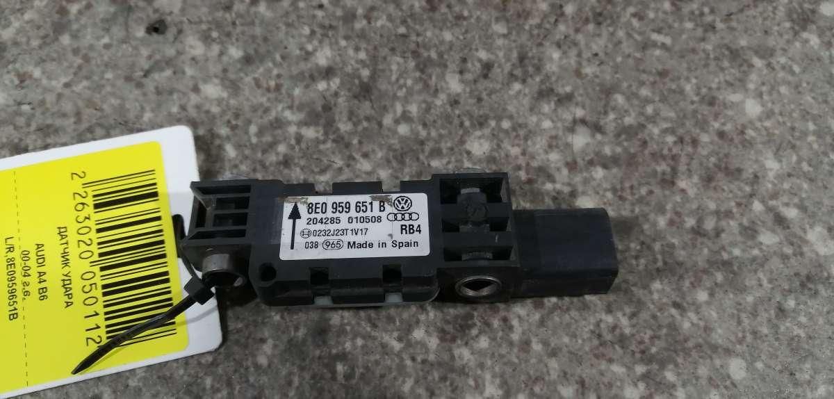датчик удара Audi A4 B6 2002 - фото №1