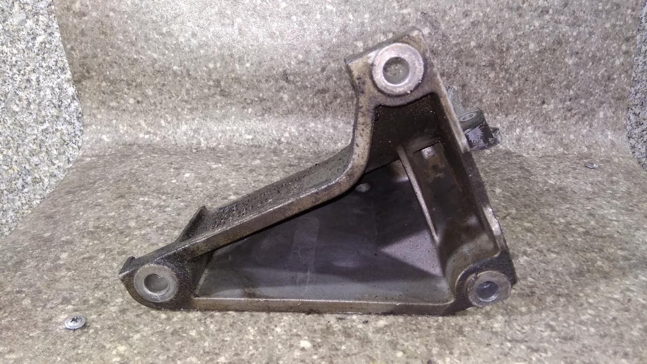 кронштейн двигателя Audi 100 4A/C4 1993 - фото №1