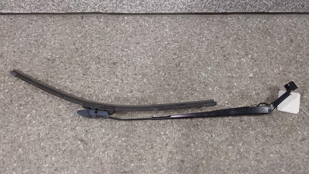 щеткодержатель (поводок стеклоочистителя, дворник) Toyota Avensis 2 поколение (T250) 2005 - фото №1