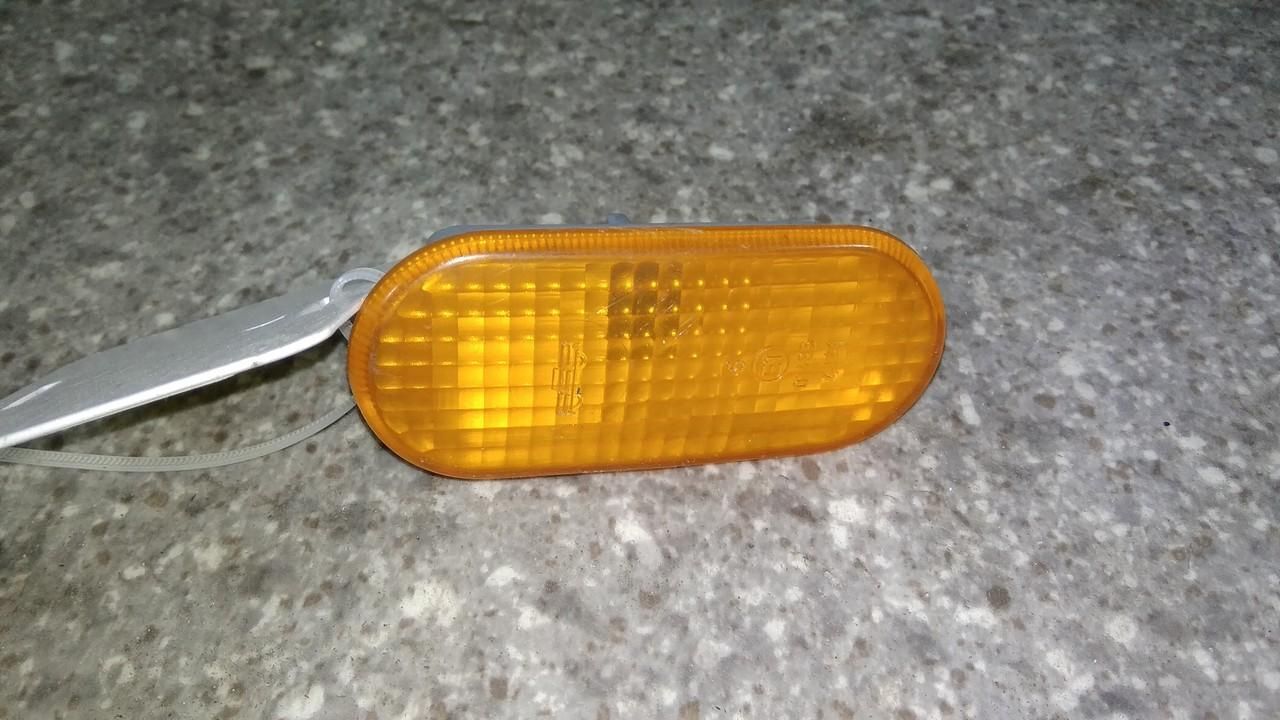 повторитель поворота на крыле левый Volkswagen Passat B5 1999 - фото №1