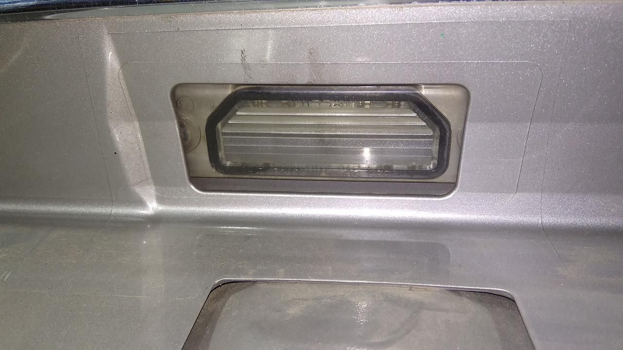 подсветка номера Nissan Maxima A33 2002 - фото №1