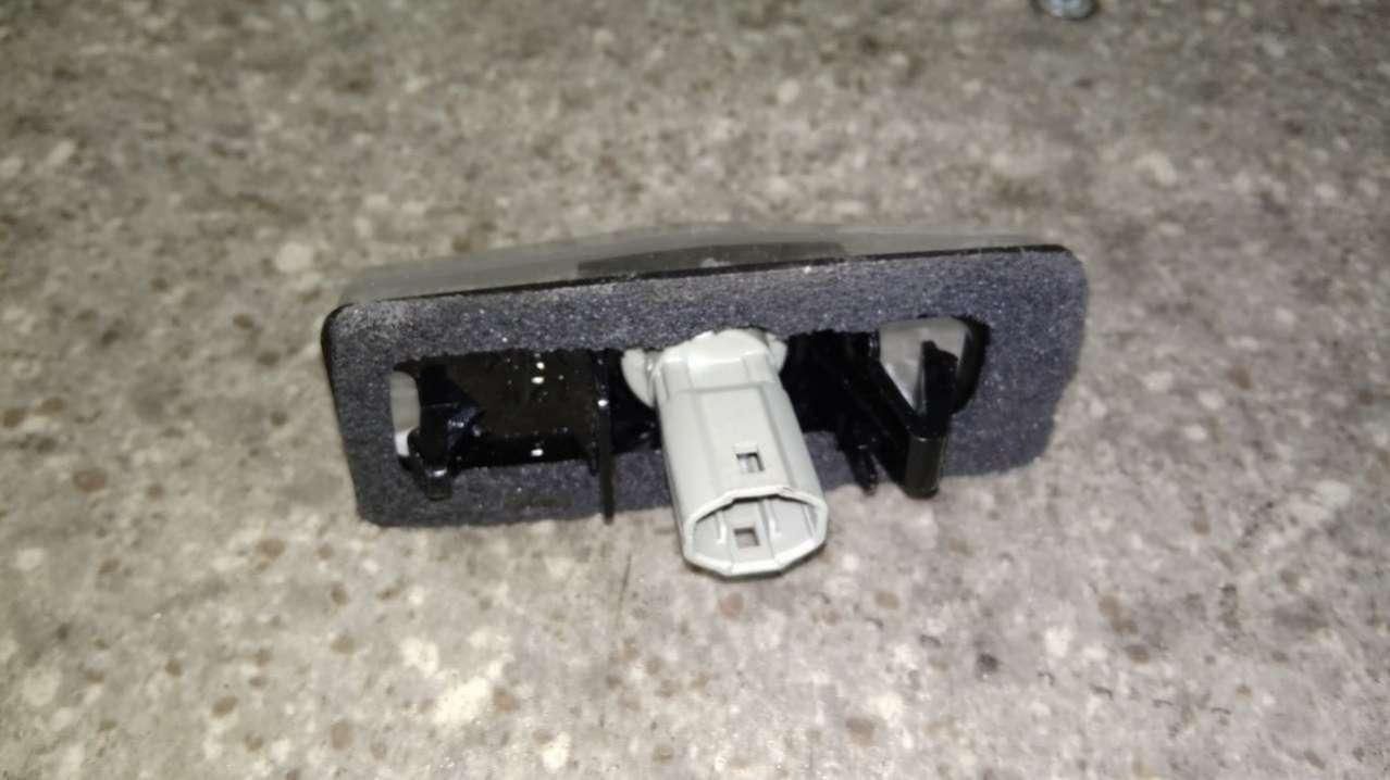 подсветка номера Toyota RAV4 4 поколение (CA40) 2014 - фото №1