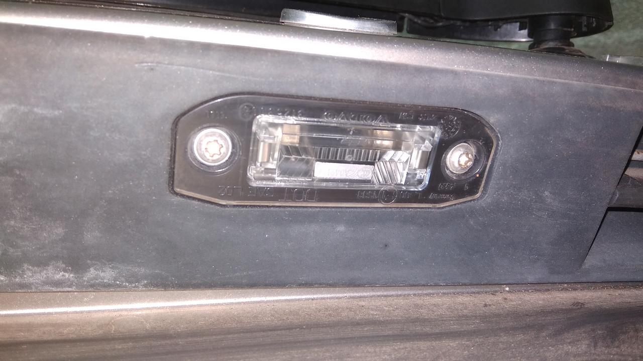 подсветка номера Volvo V70 3 поколение 2010 - фото №1