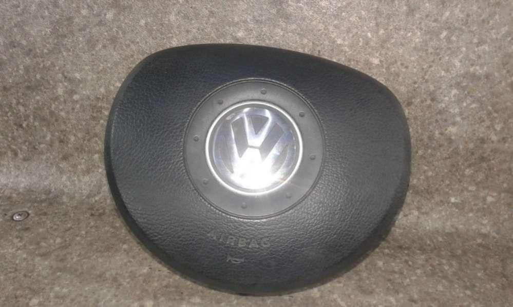 подушка безопасности водителя Volkswagen Golf 4 поколение 2000 - фото №1