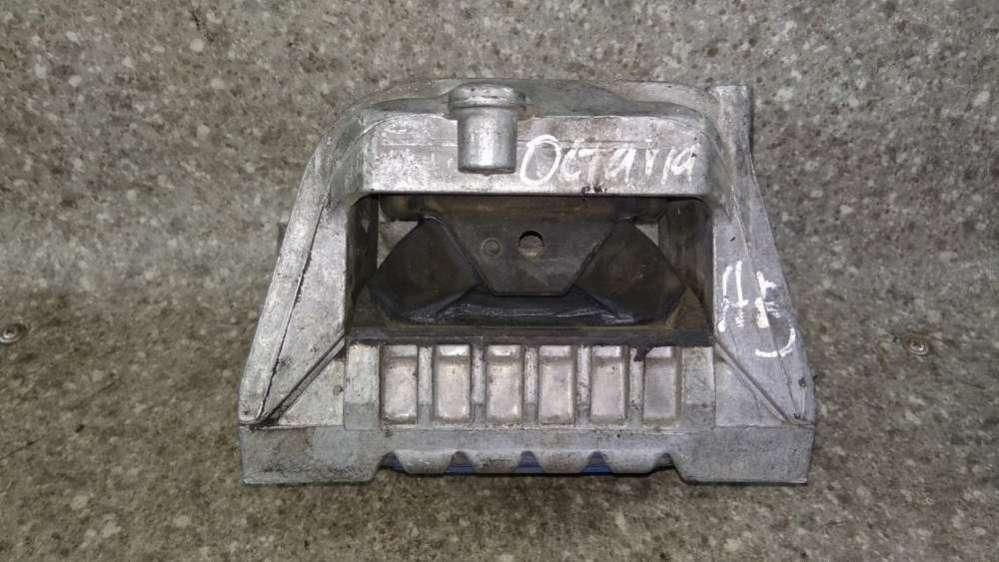 подушка крепления двигателя Volkswagen Passat B6 2008, 1KO199262 - фото №1