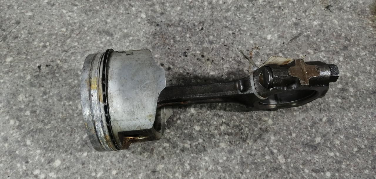 поршень Nissan Primera P11 1999 - фото №1