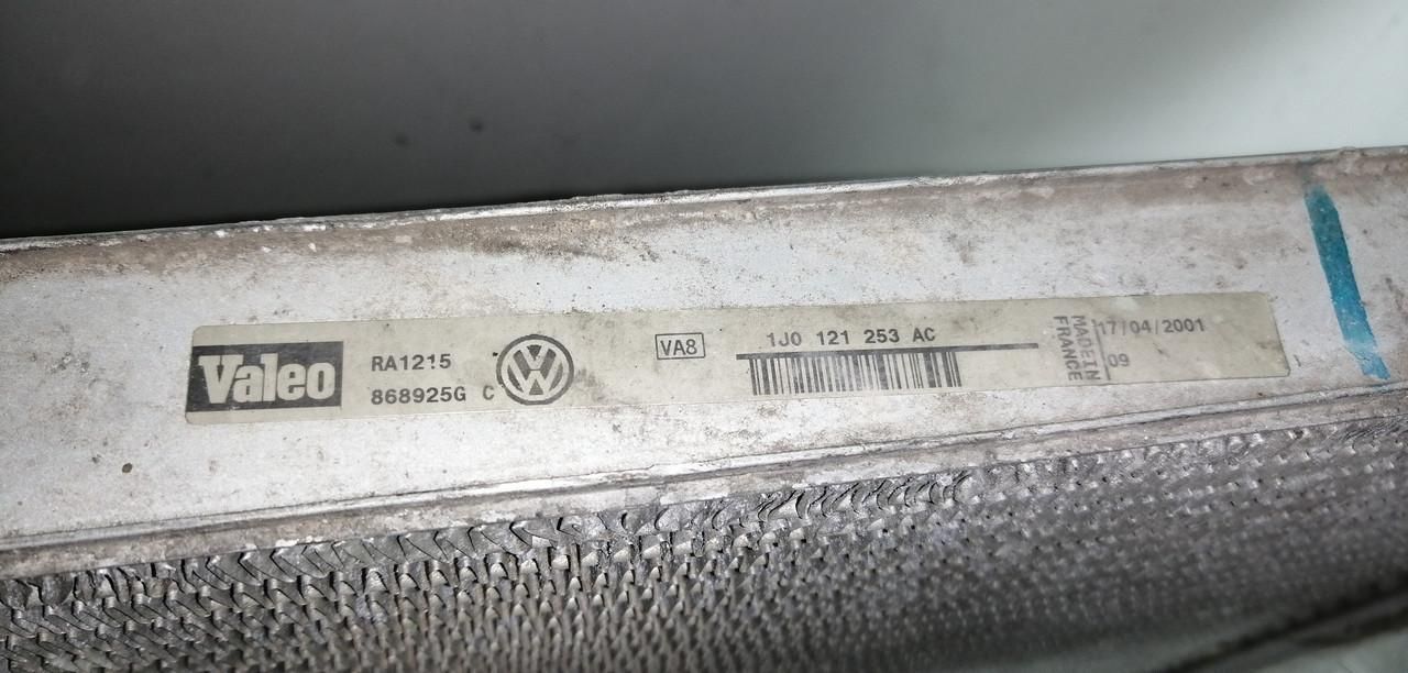 радиатор (основной) Volkswagen Golf 5 поколение 2006 - фото №1