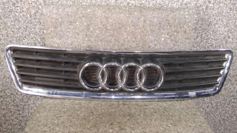 решетка радиатора Audi A6 Allroad Quattro C5 (2000 - 2006) - фото №1