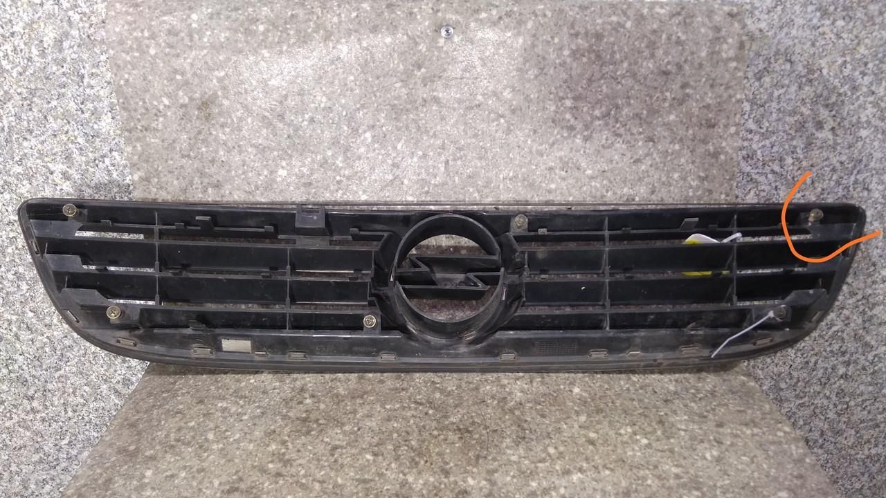 решетка радиатора Opel Zafira 1 поколение (A) (1999 - 2003), 90580685 - фото №1