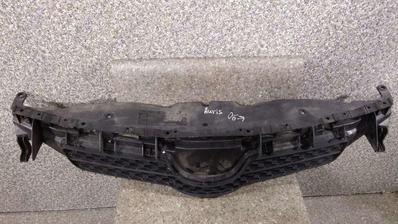 решетка радиатора Toyota Auris 1 поколение (2006 - 2009), 53111-02390 - фото №1