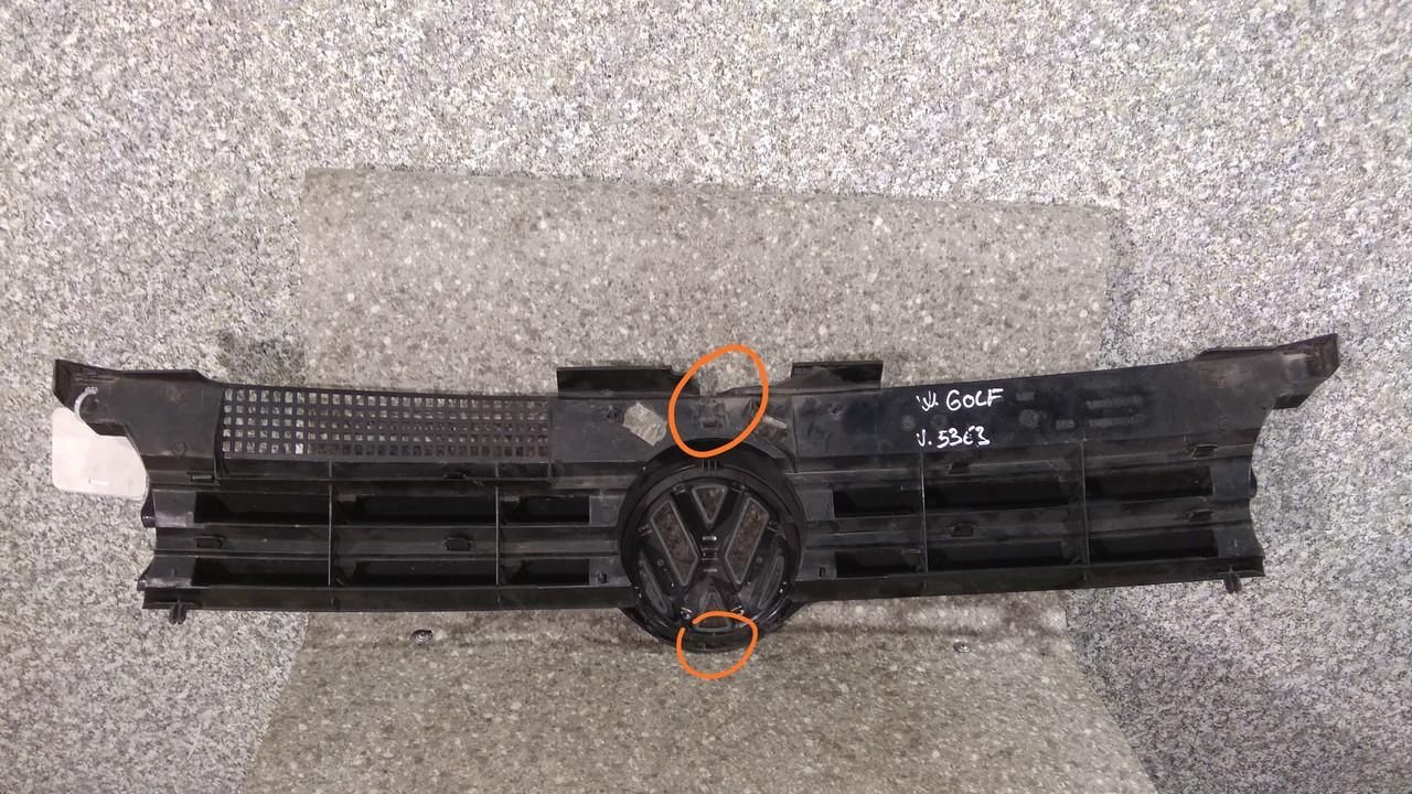 решетка радиатора Volkswagen Golf 4 поколение (1997 - 2006), 1J0853655D - фото №1