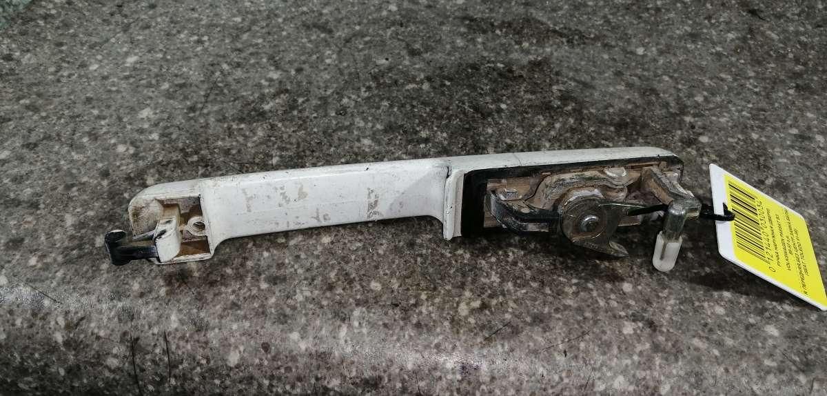 ручка наружная Volkswagen Passat B3 1991 - фото №1
