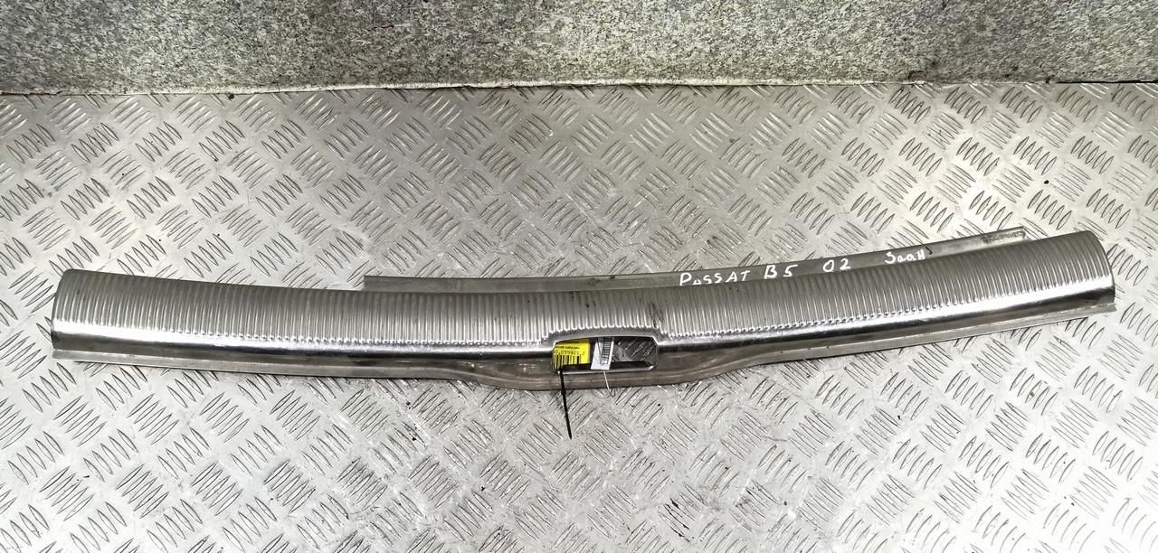 накладка внутренняя на заднюю панель кузова Volkswagen Passat B5 2001 - фото №1