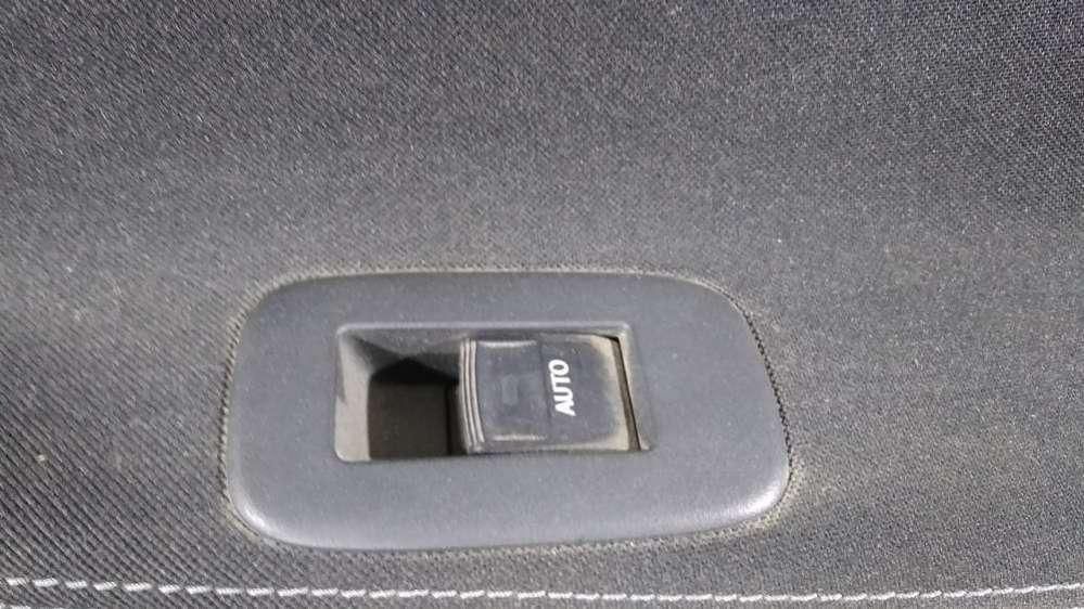 кнопка стеклоподъемника двери Toyota Auris 1 поколение 2009 - фото №1