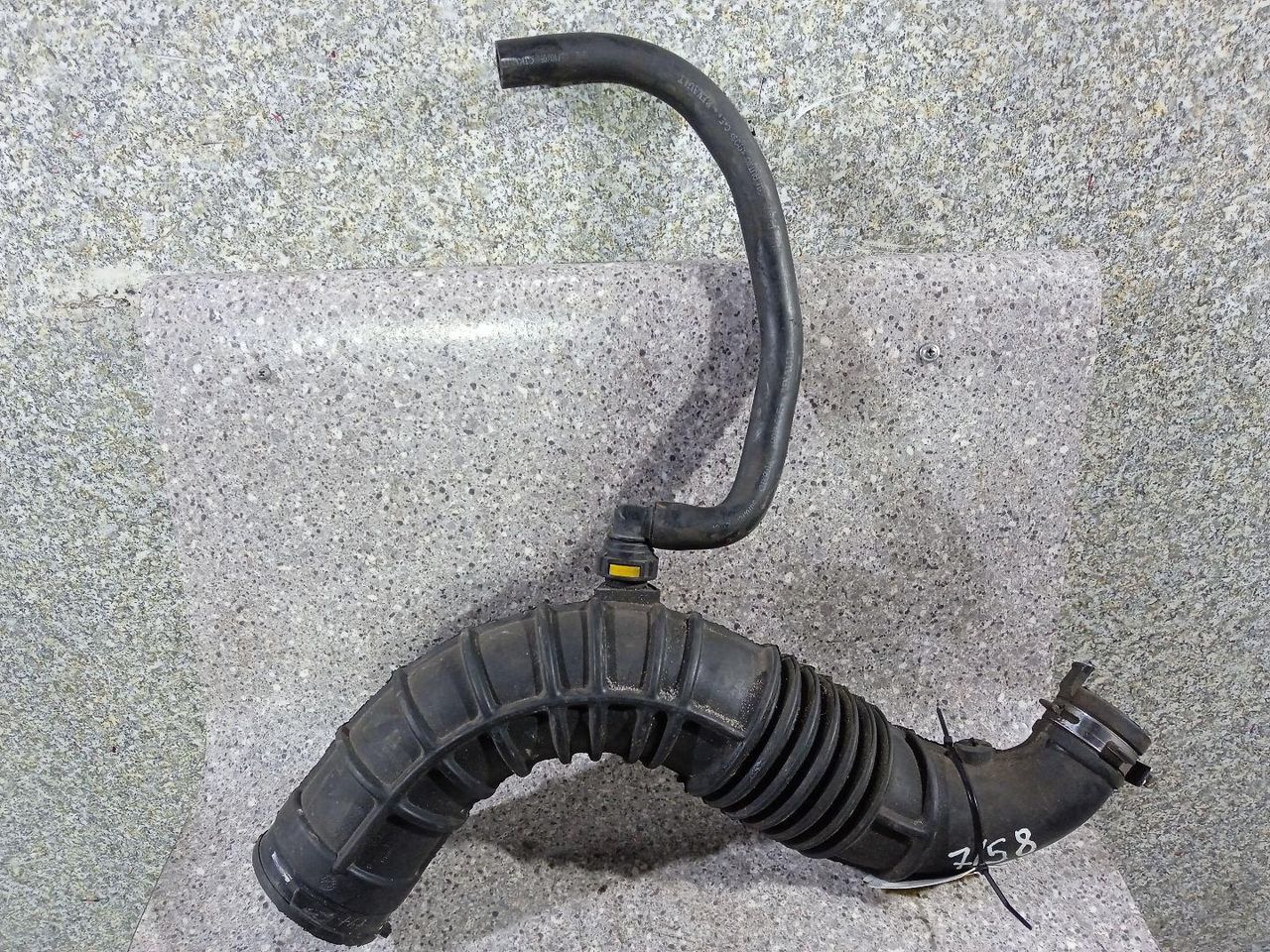 патрубок (трубопровод, шланг) Renault Megane 2 поколение 2004, 1.5 л., DCi, дизель, 8200500384 - фото №1