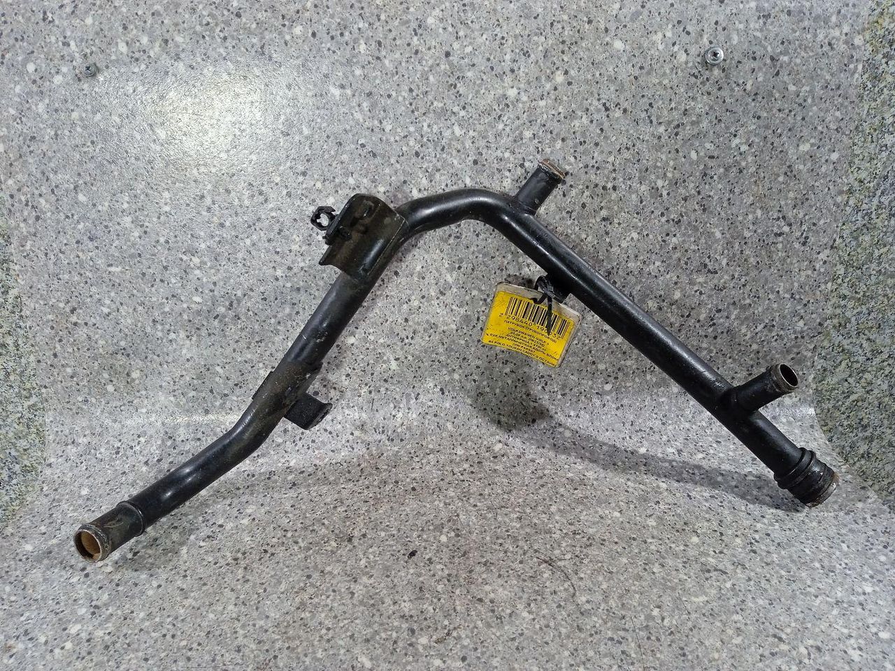 патрубок (трубопровод, шланг) Volkswagen Passat B5 2001, 1.9 л., AWX, дизель - фото №1