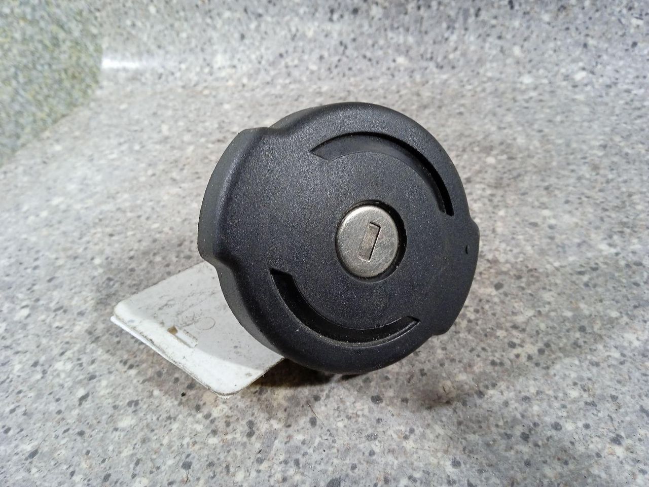 пробка топливного бака Citroen C5 2 поколение 2012, 2.0 л., HDi, дизель, МКПП, седан, 10014390100, 0922510333 - фото №1
