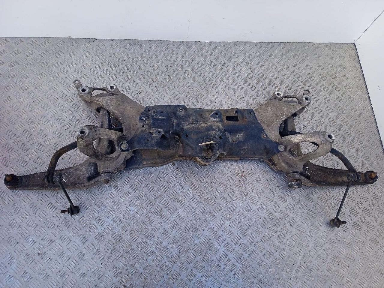 балка подвески передняя (подрамник) Honda Civic 8 поколение 2008, 1.4 л., бензин, робот, хетчбэк 5 дв. - фото №1